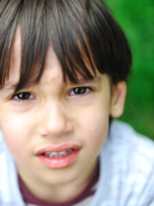 an a beautiful kid is crying rFiZqBLpro SBI 300989573